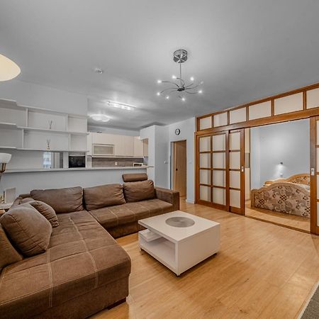 Huge Apartment Next To Train Station Close To The City Center Bratislava Exterior photo