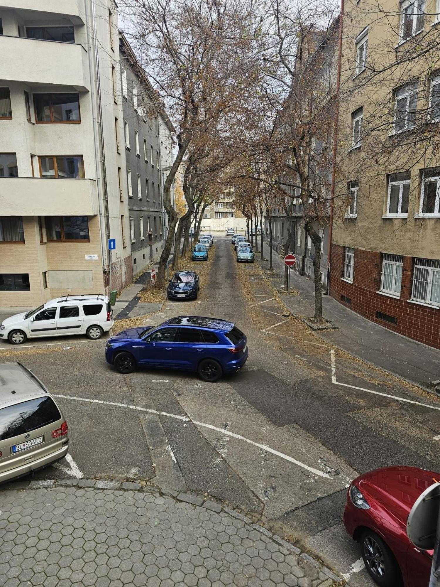 Huge Apartment Next To Train Station Close To The City Center Bratislava Exterior photo