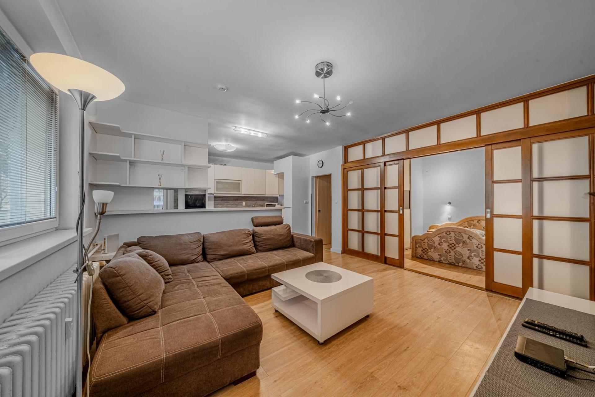 Huge Apartment Next To Train Station Close To The City Center Bratislava Exterior photo