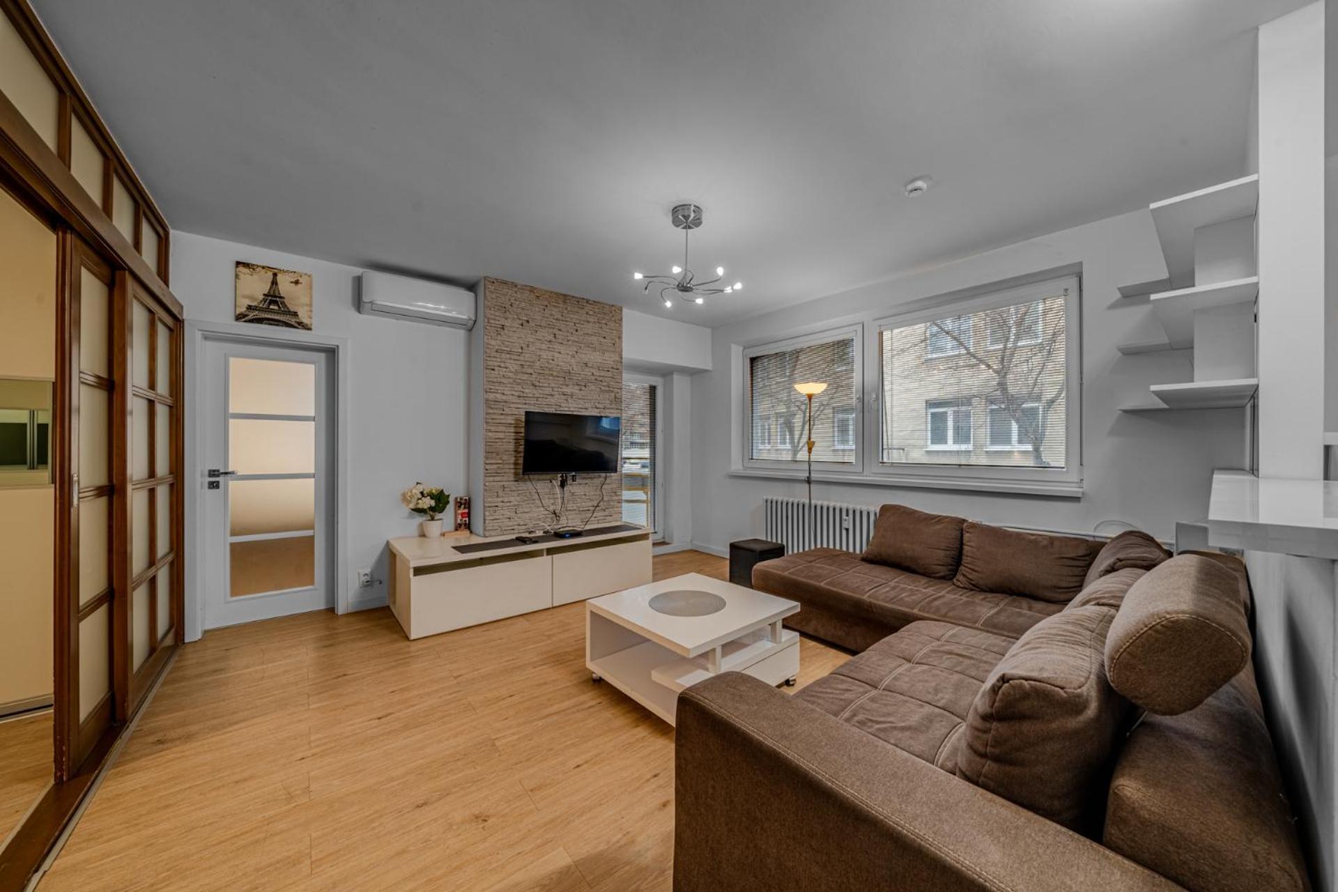 Huge Apartment Next To Train Station Close To The City Center Bratislava Exterior photo