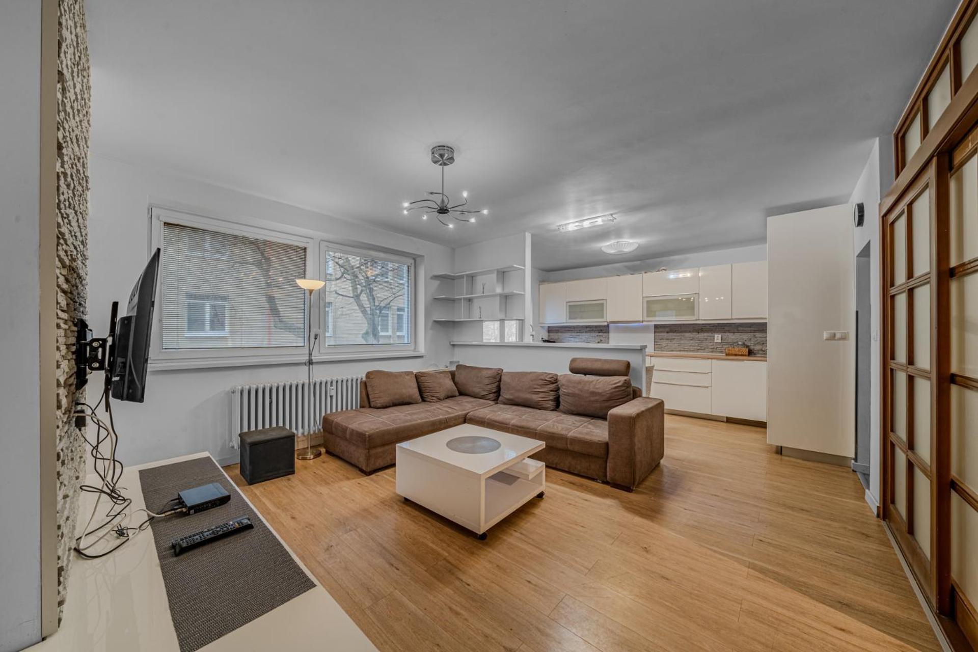 Huge Apartment Next To Train Station Close To The City Center Bratislava Exterior photo
