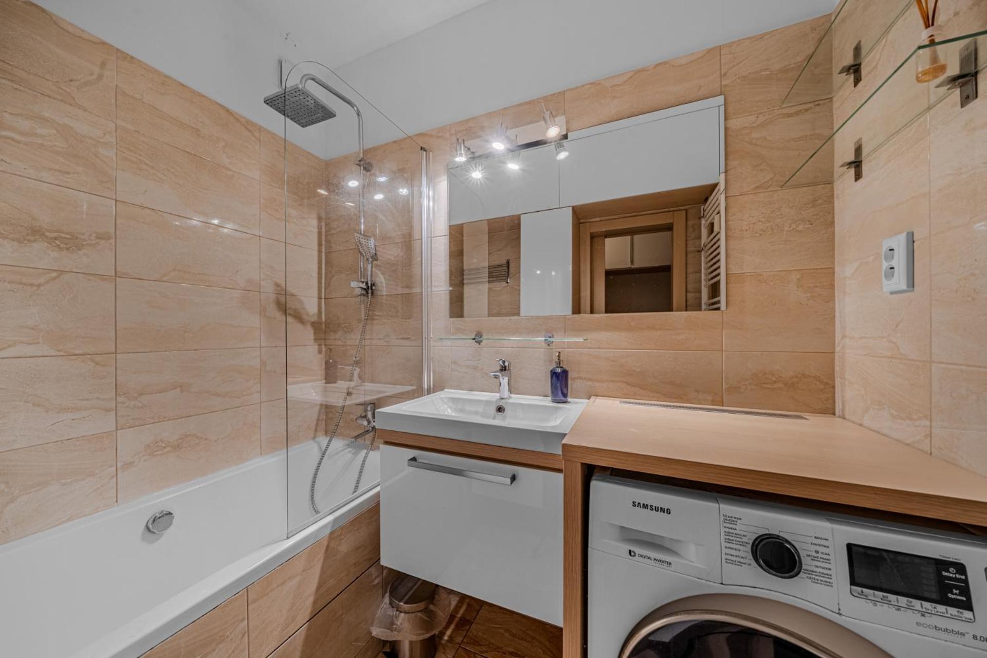 Huge Apartment Next To Train Station Close To The City Center Bratislava Exterior photo